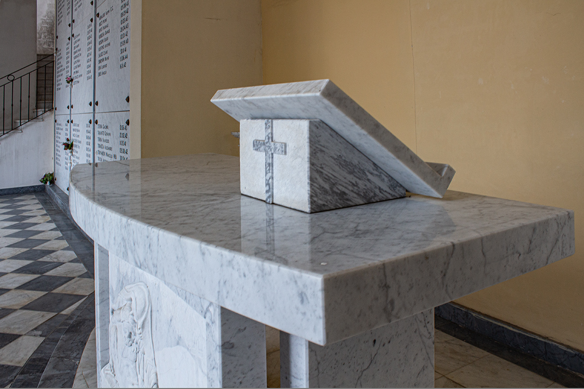 Statue, Sculture Bassorilievi, Altari in MARMO Bianco di CARRARA.