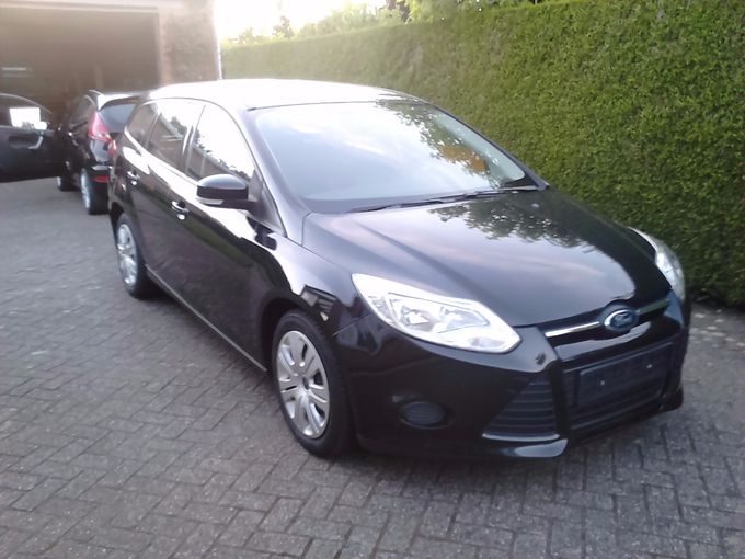 FORD FOCUS BREAK     BJ 2012     69000 KM     VERKOCHT
MET 1 JAAR WAARBORG