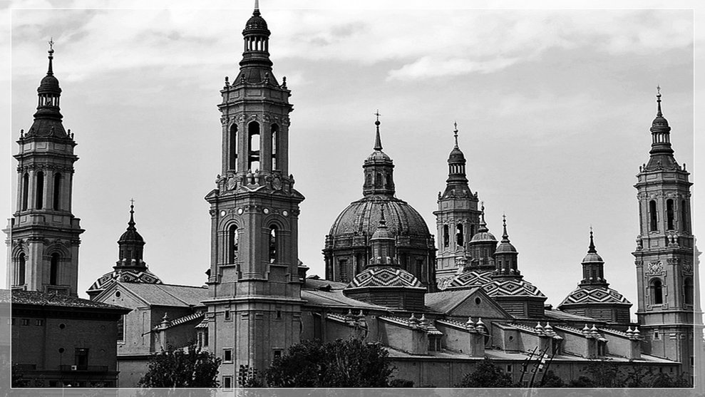 Die Kathedrale von Saragossa ist ein sakrales Bauwerk von historischer und architektonischer Bedeutung. Die Kathedrale von Saragossa ist ein sakrales Bauwerk von historischer und architektonischer Bedeutung.