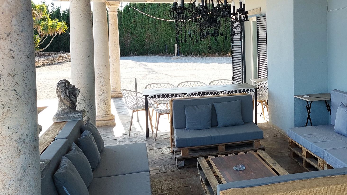 Terras bij de villa
