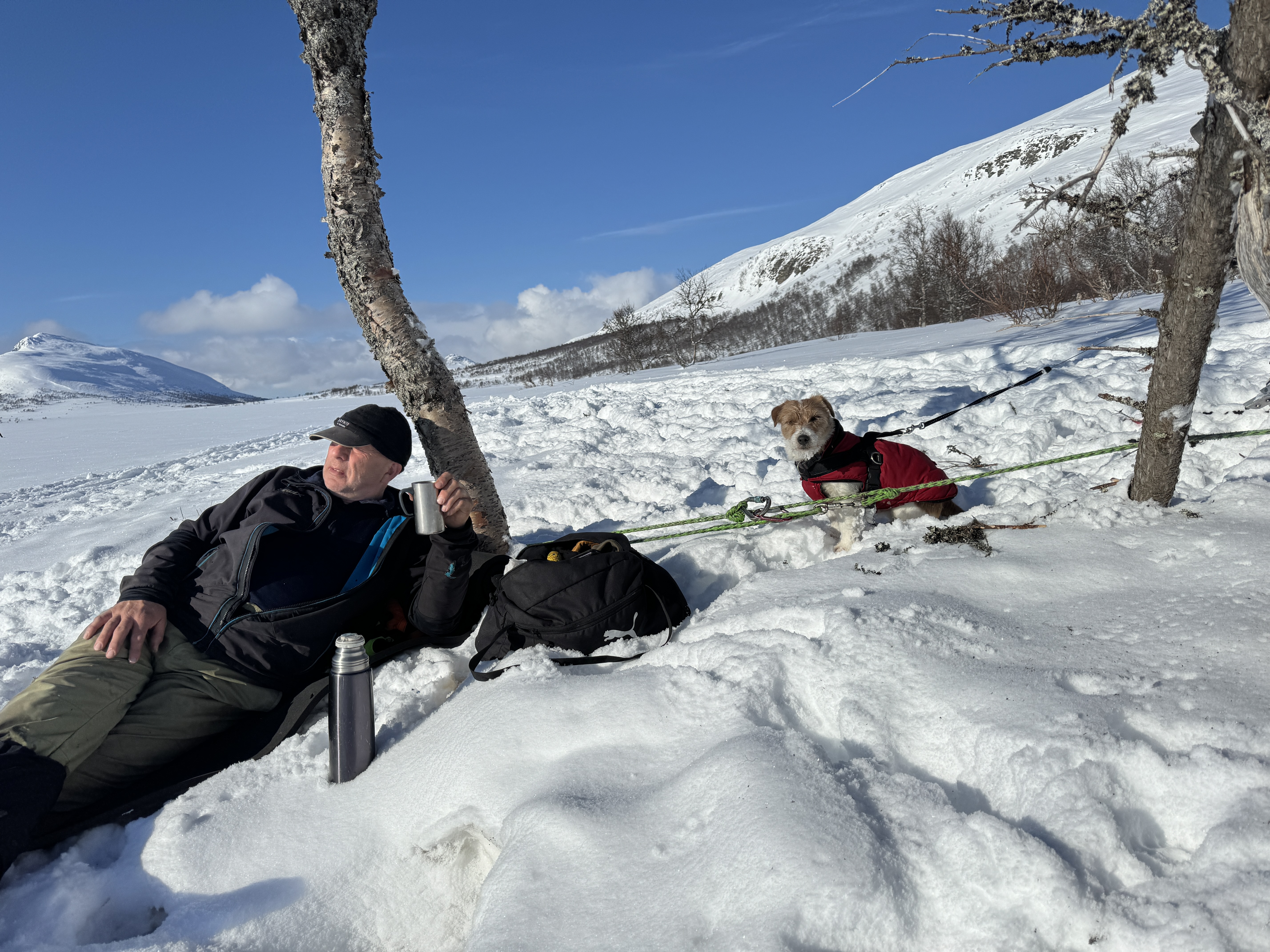Pitern og LilleUlrik nyter sola