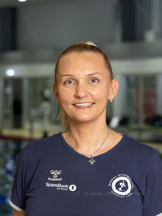 Carla-Toner-Mandal-Svømmeklubb-Fotograf-janicke