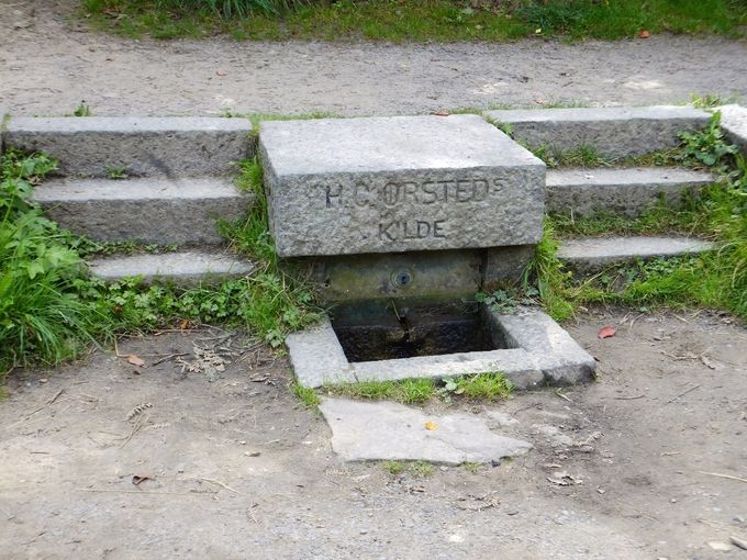H.C. Ørsted kilden Ekkodalen Bornholm. Foto G. I : Nielsen 2016