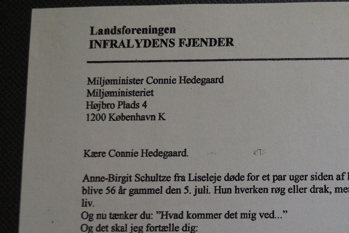 Anne Birgith havde alvorlige søvnforstyrelser lige som alle os andre i Landsforeningen Infralydens Fjender, som jeg blev medlem af 1996 og hvor jeg havde et godt samarbejde med Solvej Odderskov som var formand for foreningen. Da jeg forelagde og fortalte om infralyd på Christiansborg i 1996 blandt miljordførerne for politikerne, så var der kun Hans Christians Schmidt der var mest opmærksom på denne miljøsag.