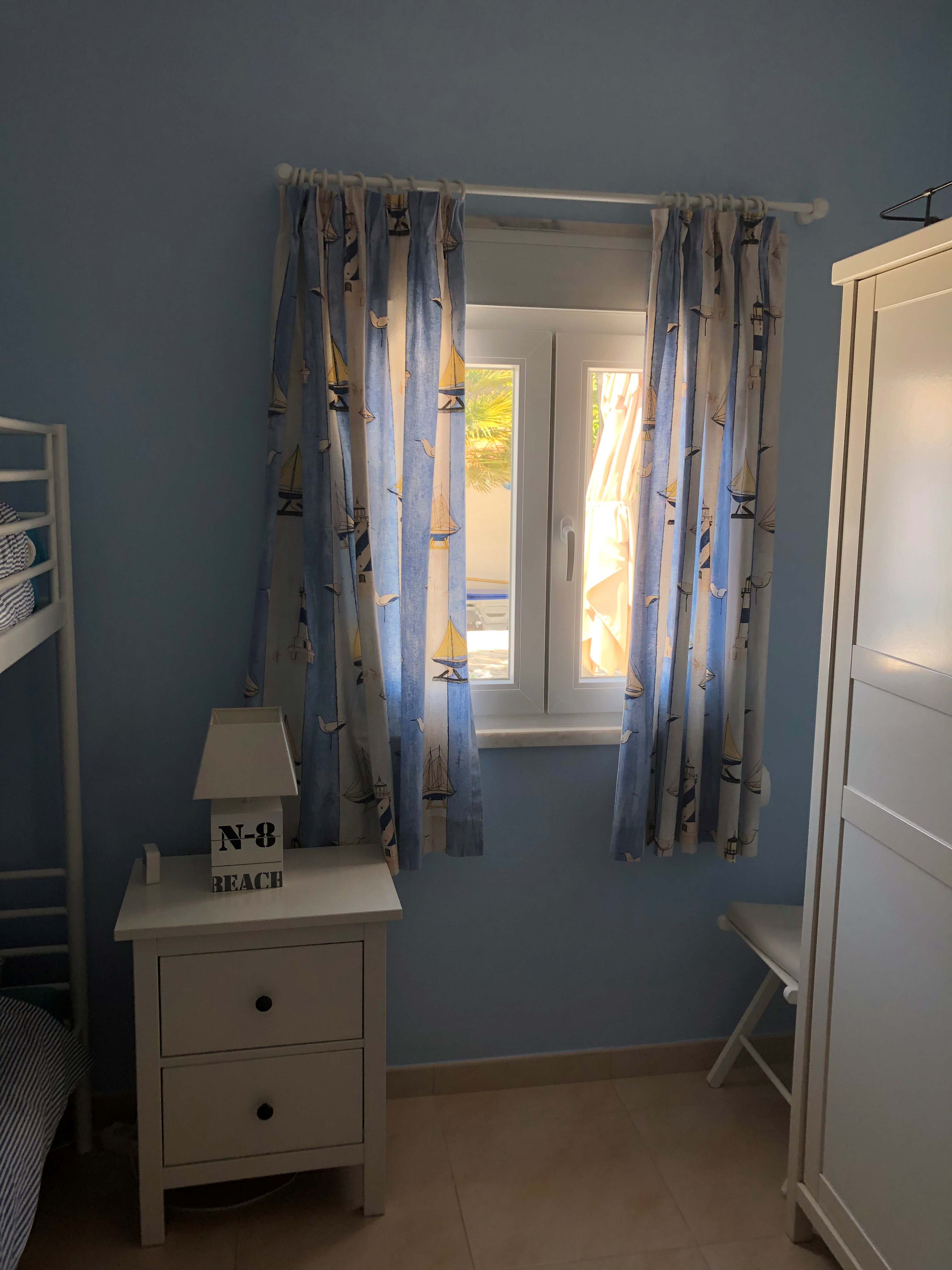 The blue room