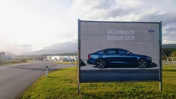 werbeflaeche-werbung-plakat-blauer-volvo-rath-autohaus-ternitz