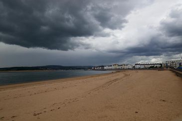 MC 19 030 - Exmouth beach - moody sky - art design - interiors - photo