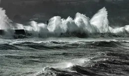Force 8 at Vazon Bay 01, Guersney