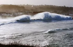 Force 8 at Vazon Bay 02, Guersney