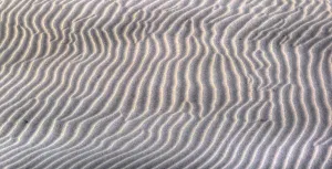 Texture 030 - Ripples in the sand 01 - sand-patterns-on-the-beach