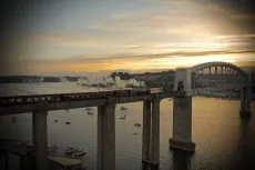 MC 19 050 - Queen Elizabeth steam engine over the Royal Albert Bridge 