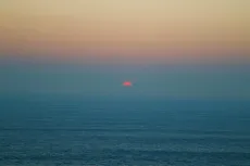 MC 19 064 -  Sunset landsend - the-sun-is-setting-over-the-ocean