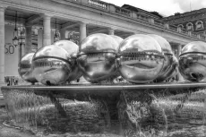 MC 19 075 - Reflections of the Louvre - a-fountain-with-three-spheres-