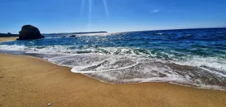 MC 20 107 - a-beach-with-waves-crashing-on-the-sand
