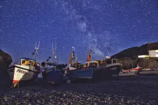 MC 20 113 - Cadgwith cove cornwall - three-boats-on-the-beach-under-th