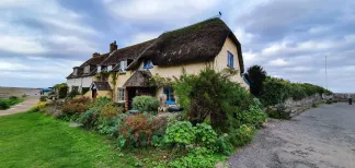MC 20 128 - a-thatched-cottage-with-a-thatched-roof