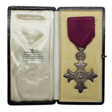 BRITISH WW1 MBE HALLMARKED 1917 IN BOX