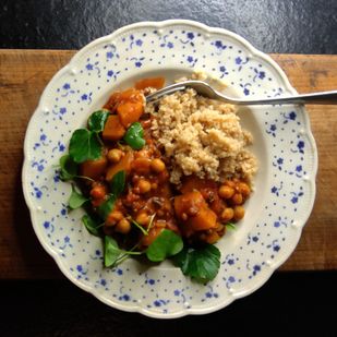 Pittige tajine met pompoen en linzen