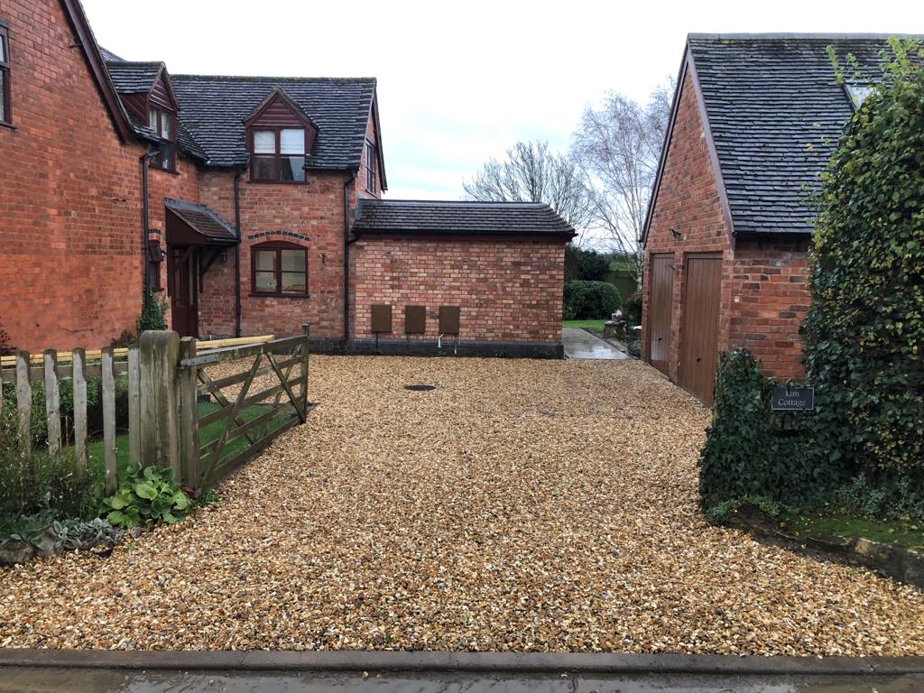 Single-storey extension with new kitchen and complete building works