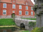 Broen over voldgraven ved Aastrup
