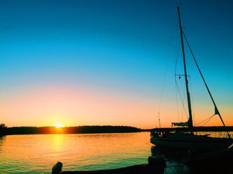Boka båtturer i Vänern med Ydergrens båtcharter. 