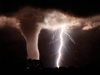 ¡Ay de los que desean con vehemencia el día de Jehová! ¿Qué, entonces, significará para ustedes el día de Jehová? Será oscuridad, y no luz ¡Ay de los que desean con vehemencia el día de Jehová! ¿Qué, entonces, significará para ustedes el día de Jehová? Será oscuridad, y no luz