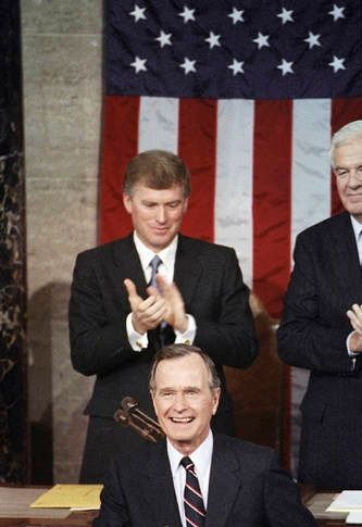 The New World Order
March 6, 1991: This speech accompanied by many standing ovations, it was clearly an atmosphere of a religious patriotic celebration, to the glory of the 