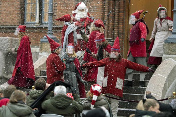 Nissemor Lurendrejer tager imod julemanden i Vejle