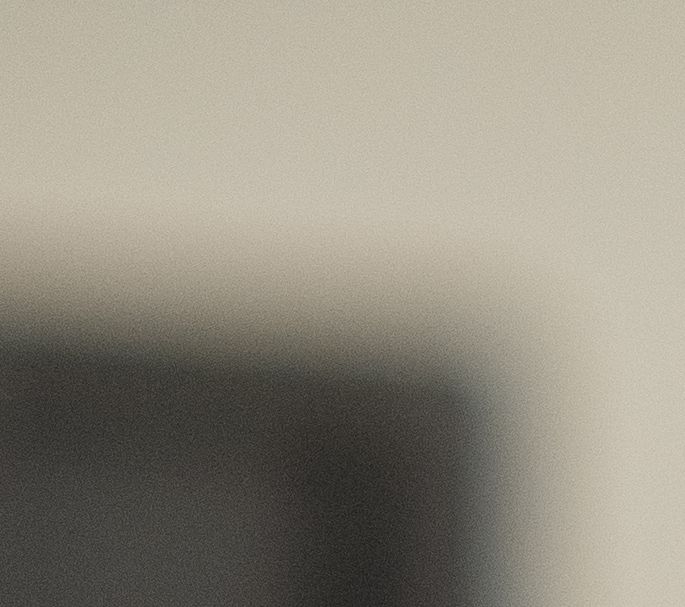 Schönes Lächeln und feste Zähne mit Implantat