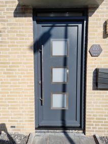 voordeur zalmkozijnen