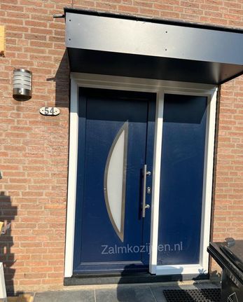 voordeur na zalmkozijnen