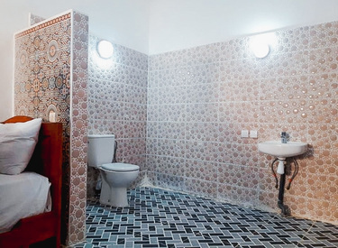 Salle de bain spacieuse