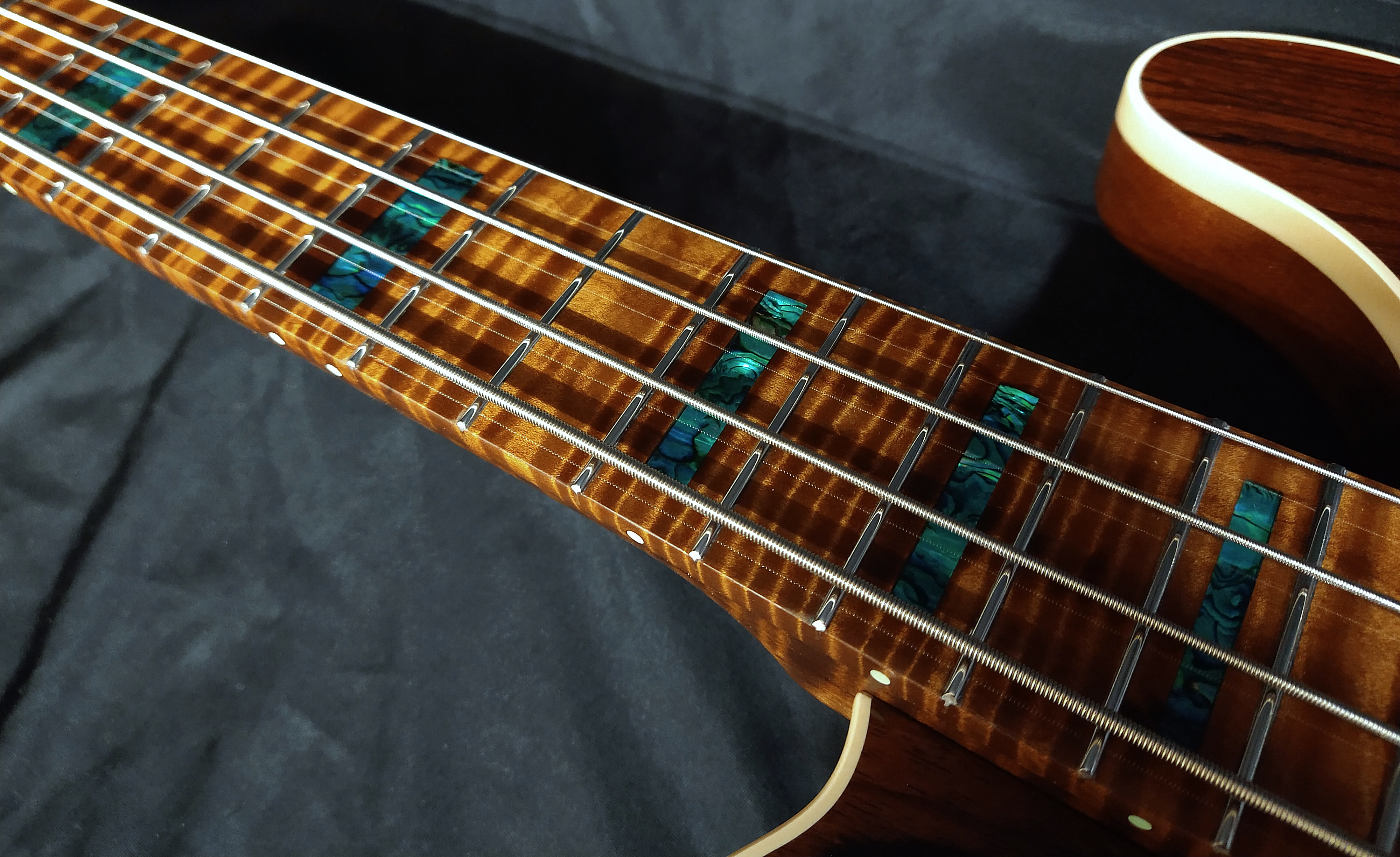 zootbass.com
