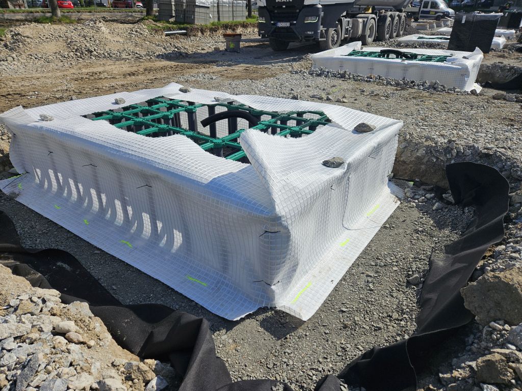 Prekorenitelna bunka HTW treeroot system.